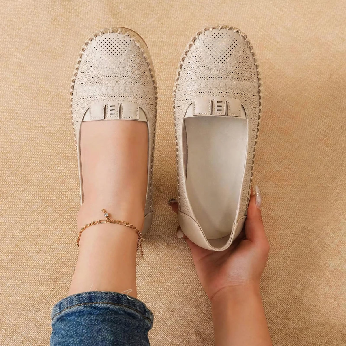 Loafer in light beige with tone-on-tone whipstitch and a light tan sole. (photo 2)